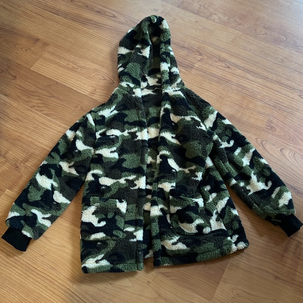 Soft Fuzzy Plush Xs Camo Hoodie Open Front Nwot J… - image 1